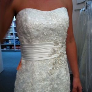 New. Never worn .Allure Bridals-size 6